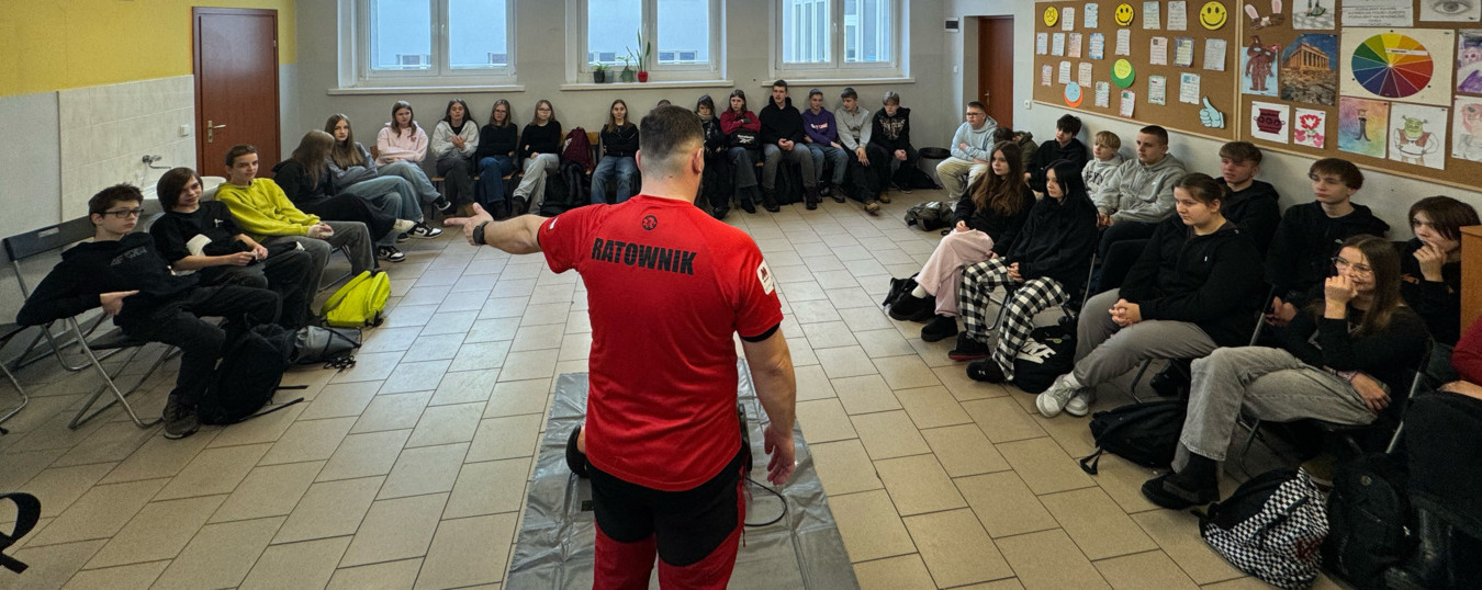 Dwa dni pełne nauki i emocji! Akademia Młodego Ratownika w Szkole Podstawowej nr 1 im. E. Estkowskiego w Kostrzynie
