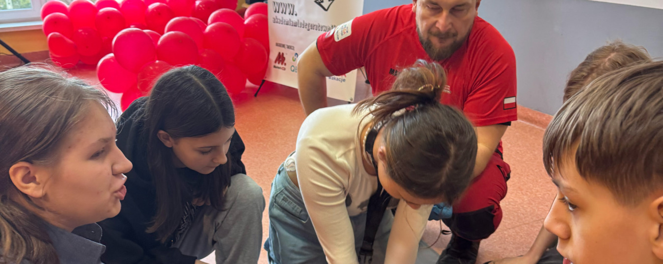 Akademia Młodego Ratownika w SP9 Inowrocław – praktyczna nauka ratująca życie